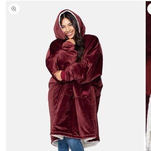 BRAND NEW COMFY BURGUNDY HOODIE